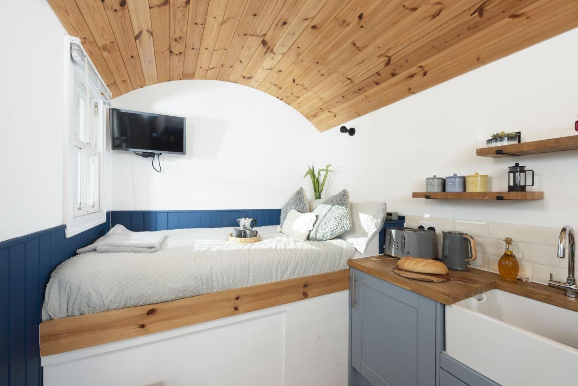 Nori's Nest, Shepherds Hut, Croft Hooper Holiday home Ludgvan